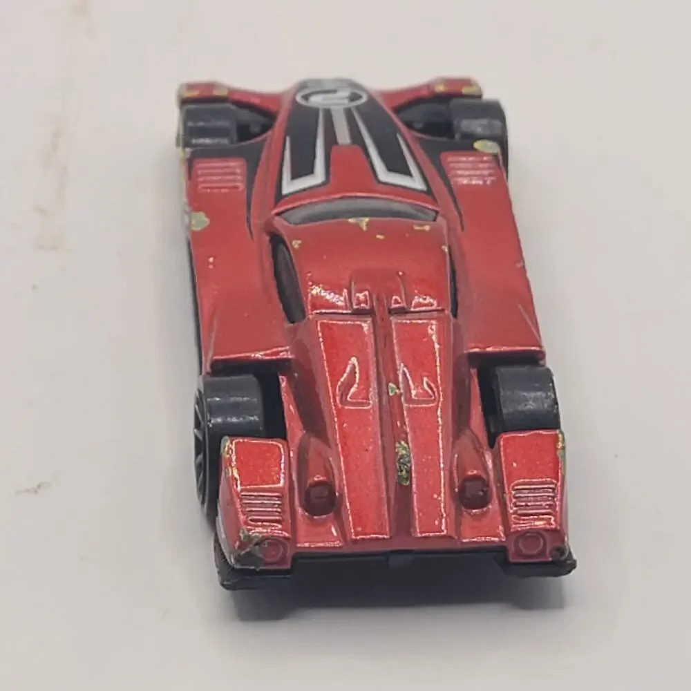 2005 Hot Wheels Red White Formul8r Malaysia Racing Diecast. Mystery Car b382